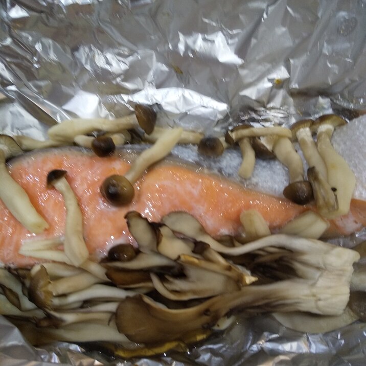 くっつかないアルミホイルで鮭のホイル焼き レシピ 作り方 By 食べるの大好き 楽天レシピ くっつかないアルミホイルで鮭のホイル焼き レシピ 作り方 By 食べるの大好き 楽天レシピ